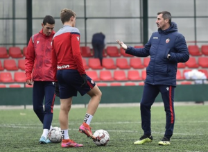 ‘ZAVIRITE’ ŠTA SE DEŠAVA IZA JUGA MARAKANE: Stigao čuveni napadač, prenosi znanje na svoje naslednike! (VIDEO)