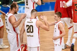 NAJMLAĐI IGRAČ U ISTORIJI ABA LIGE IMA 15 GODINA: Saigrači su mu priredili spektakl, ovo će pamtiti do kraja života! (VIDEO)