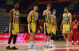 FENERBAHČE U BEOGRADU BEZ NAJBOLJEG IGRAČA: Francuski internacionalac operisao šaku!
