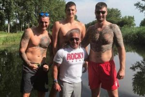 RASTU TENZIJE ZBOG JOKIĆEVE BRAĆE: Srbi kupili karte, dolaze u Ameriku, a igrač Majamija im poslao oštru poruku – ‘Bolje bi im bilo da ostanu na tribinama’