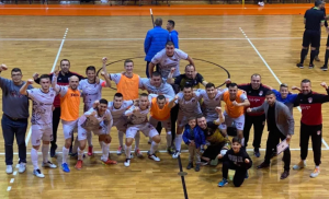 ‘NE ZNAM KOGA OVE DEVOJKE GLEDAJU’: Cela Bosna bruji o ovom komentatoru – u toku prenosa ‘skrenuo sa teme’ pa nasmejao sve do suza! (VIDEO)