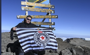 LJUBAV PREMA KLUBU NE POZNAJE GRANICE: Bivši rukometaš Partizana oduševio sve, ovim gestom je ‘zadao domaći’ svim navijačima! (FOTO)