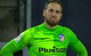 DEŠAVA SE I NAJBOLJIMA: Jan Oblak primio jedan od najbizarnijih golova u karijeri, kada je shvatio šta se desilo samo se nasmejao! (VIDEO)