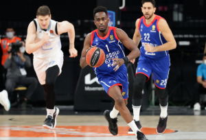 NOVI UŽAS EVROPSKOG ŠAMPIONA: Efes se ponovo obrukao, njihovoj agoniji nema kraja – Petrušev pogađao u prvom poluvremenu, pa stao! (VIDEO)