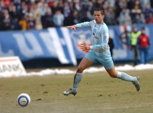 FENOMENALAN POTEZ RUMUNA: Navijači Rapida prešli 1200 kilometara, kako bi čestitali rođendan nekadašnjem fudbaleru OFK Beograda! (VIDEO)