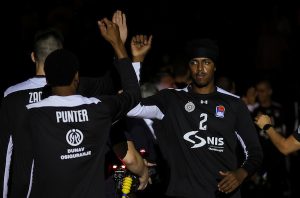 SJAJNA IGRA PARTIZANA U DRUGOJ ČETVRTINI: Crno-beli na poluvremenu imaju osam poena prednosti!