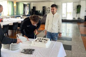 ROĐENDANSKA ATMOSFERA U CRNO-BELOM TABORU: Vezista Partizana imao posebnu želju – ‘Titula!’ (VIDEO)