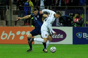 BOSNI NI CRVENI KARTON NIJE POMOGAO: Finska slavila u komšiluku! (VIDEO)