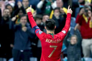 KERIK OTKRIO KOME SU ‘CRVENI ĐAVOLI’ POSVETILI POBEDU: Ronaldo i Sančo obradovali navijače Junajteda! (VIDEO)