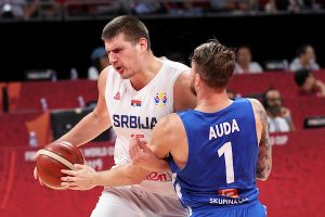 DA LI SU SUDIJE POKRALE NIKOLU JOKIĆA: Nisu svirali očigledan faul – u pitanju je odlučujući šut! (VIDEO)