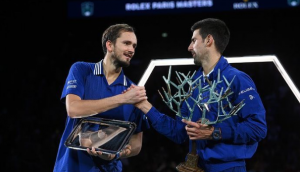 URNEBESNA PREPISKA ĐOKOVIĆA I MEDVEDEVA: Finalisti iz Pariza nasmejali svet! (FOTO)