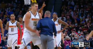 MELOUN KRENUO NA SUDIJE, JOKIĆ GA JEDVA SPREČIO: Nikada nije bio ovako ljut, publika ga ispratila aplauzom! (VIDEO)