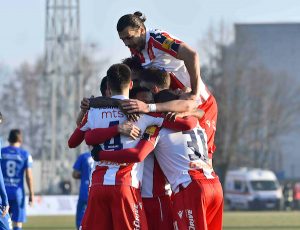 ZVEZDA NAKON PREOKRETA SLAVILA U LUČANIMA: Katai het trikom doneo pobedu crveno belima! (VIDEO)