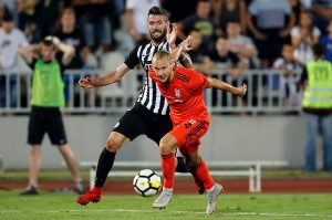 ‘TOLIKO JE RUŽAN, DA DECA OVO NE TREBA DA GLEDAJU’: Holandski komentator ‘režirao’ novi skandal – žestoko izvređao čuvenog Hrvata zbog fizičkog izgleda! (VIDEO)