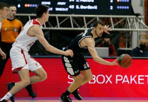 NAJVEĆI RIVALI ‘CRNO-BELIH’ SLAVILI: Lokomotiva na +30!