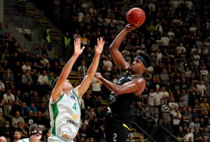 POLUVREME U BEOGRADU: Pet poena prednosti za Huventud!