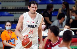 TRENER DALASA POKUŠAO DA ISKORISTI BOBIJA ZA POBEDU: Igrao je samo sekund, ali ovog puta nije bilo spasa! (VIDEO)