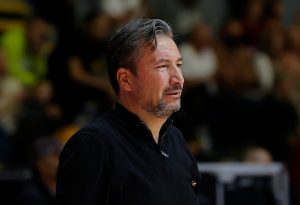 ‘FAUL NA KRAJU? KLASIČAN FLOP!’: Selektor Letonije smatra da su sudije pomogle Srbiji!