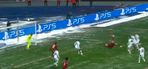 ‘SNEŽNA MAJSTORIJA’ U REŽIJI ROBERTA LEVANDOVSKOG: Poljak još jednom pokazao klasu, postigao evrogol pa oborio ovaj rekord! (VIDEO)