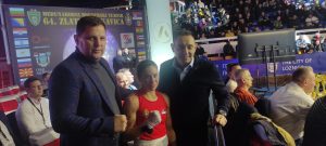 LEGENDE BOKSA I MINISTAR VULIN NA ZLATNOJ RUKAVICI: U Loznici održano 64. finale čuvenog turnira! (FOTO)