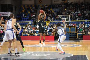 PARNI VALJAK NEKA MELJE: Partizan prelomio Metropolitan u poslednjoj deonici, bitna pobeda za crno-bele!