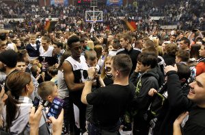 LJUBIMAC GROBARA ZAPEVAO HIT ANE NIKOLIĆ: Označio Pavlovića, Bogdanovića i Milutinova! (VIDEO)