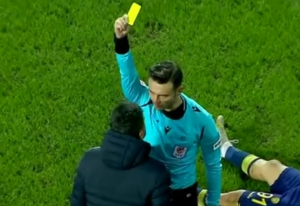 PA OVO NEMA NIGDE: I više nego komična situacija u turskom fudbalu, nećete verovati ko sve može da dobije žuti karton! (VIDEO)