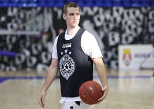 ŽELI DA SKRENE PAŽNJU ŽOCA: Partizanov bek blista u Poljskoj, a sada je stigla i vredna nagrada! (VIDEO)