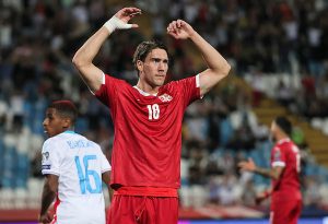 DA LI JE MOGUĆE DA MU JE OVO URADIO: Vlahoviću treba gol da prestigne Ronalda – trener ga izmenio pred kraj meča! (VIDEO)