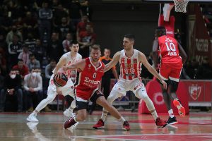 ZVEZDA VODI GRČEVITU BORBU SA OLIMPIJAKOSOM: Crveno-beli zaostaju na poluvremenu, ali mogu do pobede! (FOTO)