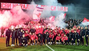 DELIJE I IGRAČI NAPRAVILI FEŠTU: Stanković u transu, poruka je jasna: ‘Svi na Radnik!’ (FOTO) (VIDEO)