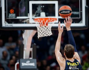 VESELI PARTIJOM KARIJERE SRUŠIO ZENIT: Sjajno veče imao je Lojd!