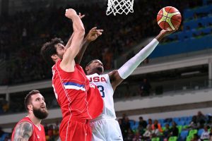 NBA ZVEZDA JEDE SARMU I PIJE NIKŠIĆKO PIVO: To je pravi srpski zet, pogledajte njegovu Božićnu trpezu! (FOTO)