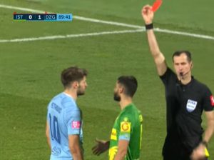 MA NE, OVO JE NEMOGUĆE: Nestvarna scena nam dolazi iz Hrvatske, Petković dobio crveni karton zbog nepravilno izvedenog penala! (VIDEO)