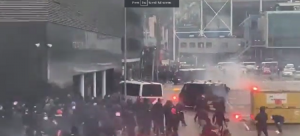 SKANDAL U HOLANDIJI: Huligani spremili paklen doček za Dušana Tadića i njegove saigrače – policija morala da interveniše kako bi sprečila veći incident! (VIDEO)