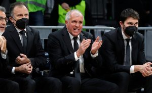 OBRADOVIĆ NIJE BAŠ ZADOVOLJAN: Hvala navijačima, ali pojedini ih baš i ne osećaju, stalno vuku najiskusniji!