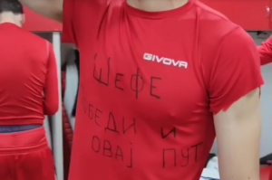 FUDBALERI NAPRETKA POSVETILI POBEDU BOLESNOM TRENERU: ‘Šefe, pobedi i ovaj put’ (VIDEO)
