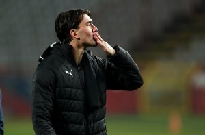 ‘BILA JE TO PODLA, NEPODNOŠLJIVA ODLUKA’: Sabatini oštre reči uputio na račun Vlahovića, pogledajte sa kojim igračem ga je uporedio!