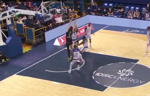 NOVO ATRAKTIVNO ZAKUCAVANJE KOPRIVICE: Ovo nema ni u NBA – pogledajte akciju Madara i Balše nakon koje je hala ‘eksplodirala’! (VIDEO)