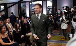 KAPITENSKO OBRAĆANJE DUŠANA TADIĆA: Mitrović zaslužuje veći klub, često se ljutim na njega! Fokusiran sam na ekipu i uvek sam tu! (VIDEO)