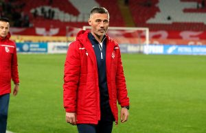 ‘MERAKLIJE’ STIŽU NA TSC ARENU: Batak ističe da Radnički ima sve što je neophodno da nastavi svoju pozitivnu seriju!