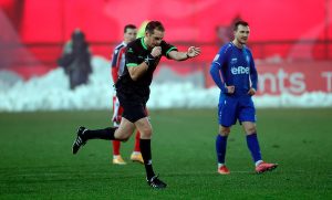 KAKVA LUDNICA NA ‘MARAKANI’: Dva penala za Zvezdu, Katai samo jednom pogodio – igrač Radnika Benu ‘pocepao’ glavu! (VIDEO)