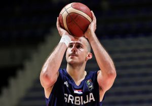 NAJAVIO DOLAZAK U BEOGRAD: Bjelica i Tompson odneli šou u svlačionici – ‘Beli’ mu poručio da ga voli, a on je odgovorom oduševio Srbe! (VIDEO)