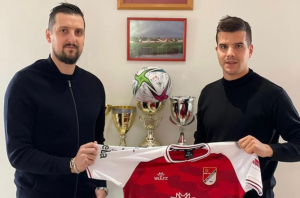 EKSPLOZIJA NA SLANOJ BARI: Bivši igrač Crvene zvezde potpisao za Proleter, Kuzmanović ‘režirao’ još jednu transfer bombu!