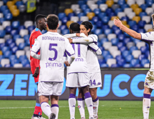 PRAVA FUDBALSKA PREDSTAVA: ‘Ljubičasti’ na srpski pogon demolirali Napoli, Vlahović još jednom pokazao klasu! (VIDEO)