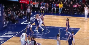 NE MOŽEŠ KAMENOM NA STENU: Jokić je prava sila, to je sada svima pokazao – Srbin izdržao ‘rvački zahvat’ pa poentirao uz faul! (VIDEO)