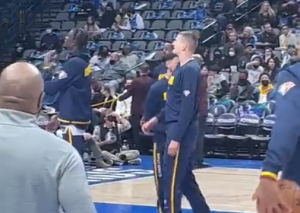 OVA SRPSKA PESMA MU NE DONOSI SREĆU: Dončić pustio hit samo za Jokića, Srbin ‘odlepio’ čim je čuo uvodne note! (VIDEO)