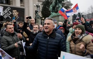 SRĐAN ĐOKOVIĆ: ‘Stavili su ga da gleda u zid i ne može da vidi naše ljude ispred zatvora! Smešni ste i nećete uspeti da ga uništite’ (FOTO) (VIDEO)
