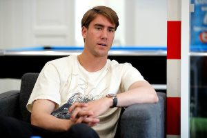 SADA JE I ZVANIČNO GOTOVO: Poznati svi detalji ugovora Dušana Vlahovića, biće među najplaćenijima! (VIDEO)