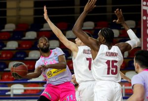 MEGA SLAVILA U ŽELEZNIKU: Borba za plej-of se zahuktava! (FOTO)